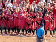 Los Huskies ‘sin nombre y sin rostro’ devuelven el softbol de Nebraska a WCWS con una barrida súper regional del estado de Oklahoma