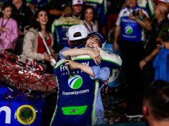Suárez obtuvo la tercera victoria de su carrera en la Coca-Cola 600 acortada por lluvia