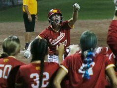 Cuaderno de béisbol y softbol de escuelas secundarias de Iowa: Los lanzadores de Denver dominan