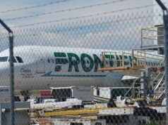 Se ha publicado un inquietante audio del controlador de tráfico aéreo mientras un intruso es devorado por el motor de un avión fronterizo: “Tengo extremidades en la pista”