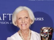 Una llorosa dama Mary Berry, de 91 años, rindió un desgarrador homenaje a su difunto hijo William cuando fue honrada con una beca BAFTA, 37 años después de su trágica muerte.