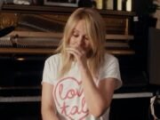 La desgarradora batalla por la fertilidad de Kylie Minogue: la cantante, de 57 años, revela que suspendió el tratamiento contra el cáncer para someterse a una FIV con la esperanza de tener un bebé.