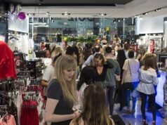 El minorista de moda Quiz Clothing cerrará todas sus tiendas a finales del próximo mes tras sumergirse en administración
