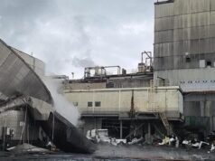 Horror tóxico cuando una gran explosión de una tina de productos químicos en una fábrica de papel de Washington deja a varias personas muertas, desaparecidas y gravemente heridas