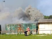Niño ‘gritante’ de 11 años, salvado por el heroico equipo de su padre después de quedar atrapado en un contenedor de almacenamiento en llamas; adolescente de 13 años, arrestado por ‘intento de asesinato’