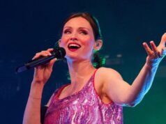 Sophie Ellis-Bexter irrumpió en el escenario del Wychwood Festival cuando intervino como cabeza de cartel de Craig David después de afirmar enojada que su primer puesto fue “cancelado en el último minuto”.