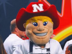 La Comisión de Deportes Universitarios gana el caso NIL Arb contra jugadores de fútbol de Nebraska