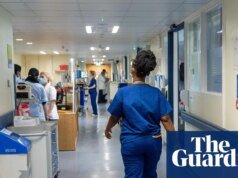 Dos tercios de las enfermeras del NHS creen que la escasez de personal está poniendo a los pacientes en riesgo, según una encuesta