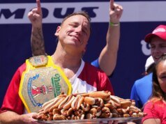 El castaño ganador defenderá el título de Comer Hot Dogs durante la prueba del 4 de julio