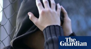 Más de 100 jóvenes que abandonaron la tutela murieron en Inglaterra el año pasado, según las cifras de asistencia social