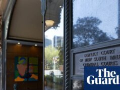 La policía retira el caso contra el artista que representaba a australianos de alto perfil con uniformes con símbolos nazis Nueva Gales del Sur