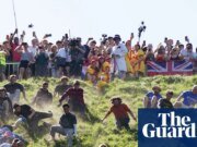 El rodillo de queso maduro es golpeado por el joven advenedizo de YouTubing Gloucestershire