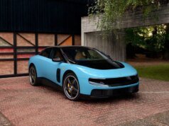 El primer vehículo eléctrico de Ferrari recibe la bendición del Papa Leo, pero todos los demás lo odian