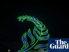Vivid Sydney cancela todos los espectáculos de drones después de que 83 drones se estrellaran en Darling Harbour. Un festival animado