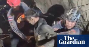 Primer rescate de hombres atrapados en una cueva inundada en Laos | Laos