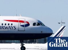 El propietario de British Airways emite una advertencia sobre los beneficios por el aumento de los costes del combustible para aviones British Airways