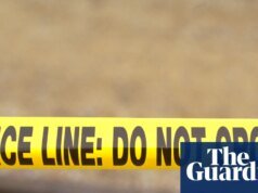 Funcionarios de Texas rescatan a un niño de un automóvil atrapado en las aguas de una inundación Texas