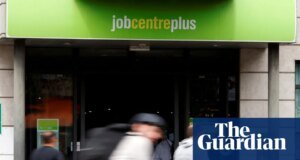 El desempleo en el Reino Unido aumenta inesperadamente al 5% a medida que las empresas afectadas por la guerra con Irán afectan la economía