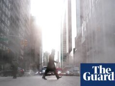 Muere una mujer de Nueva York tras caer de un coche en una alcantarilla abierta Nueva York