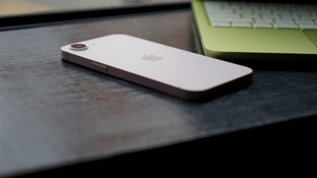 67583-142385-iPhone-17e-pink-MacBook-Neo-citrus-xl.jpg