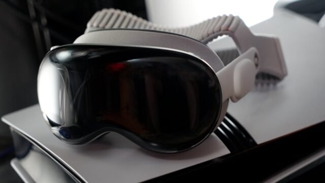 67733-142779-Apple-Vision-Pro-PlayStation-5-Pro-xl.jpg