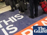 Los inmigrantes con altos ingresos al Reino Unido podrían verse expulsados por normas más estrictas, sugiere un informe Inmigración y Asilo