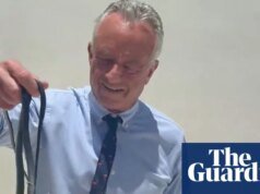 Otro día en Florida: RFK Jr. publica un video de él luchando con dos serpientes Robert F. Kennedy Jr.