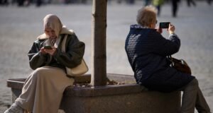 El Kremlin está limitando el acceso a Internet. Los rusos buscan soluciones.