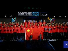 Los fanáticos chinos enojados del tenis de mesa se disculpan por el error cometido con la mercancía de la bandera