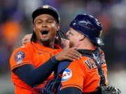 Alymber Santa de los Astros se convirtió en el primer lanzador desde 1900 en debutar en la MLB en un juego sin hits.