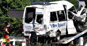 Un minibús lleno de niños muere atropellado por un tren a alta velocidad en Bélgica