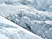El Monte Everest registró un récord de 274 cumbres en un día en medio de temores de hacinamiento
