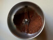 ¿Sigues usando un molinillo de café de cuchillas? Es hora de actualizar. Esto es lo que usan los expertos.