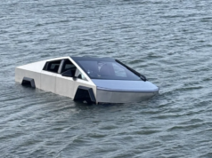 Alguien llevó un Tesla Cybertruck a un lago para probar el ‘Modo Miércoles’. No terminó bien.