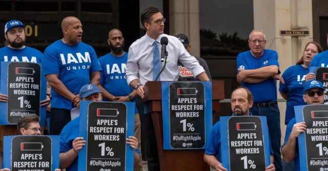 iam-union-townson-protest.jpg