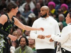 La escolta de la WNBA, Jade Melbourne, se partió los dientes después de golpearse la cara en la cancha