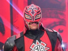 Rey Mysterio se dirige a su hijo Dominic