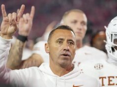Texas consigue el compromiso del WR de élite del estado