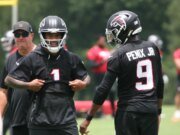 Alex Van Pelt explica por qué la batalla de QB de los Falcons sigue en suspenso