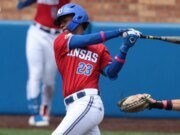 El béisbol de Kansas escapó del Regional de la NCAA con el mejor de los casos