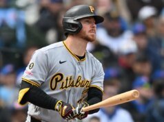 El toletero de los Piratas regresa al campo por primera vez desde su lesión