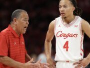 Kelvin Sampson ofrece algunos consejos específicos sobre el draft de la NBA a los Kingston Flemings