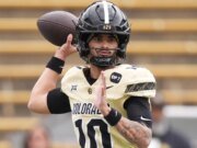 Dos enfrentamientos clave de mariscales de campo para Julian Lewis de los Colorado Buffaloes