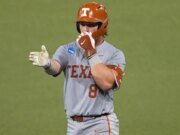 El No. 6 Texas venció al No. 11 Oregon para llegar a la Serie Mundial Universitaria