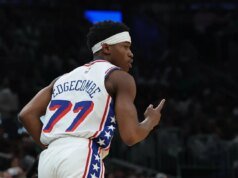 Vea cómo se venden las primeras tarjetas de baloncesto sin licencia de Panini