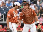 El sueño de Omaha del béisbol de Texas se queda corto