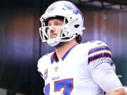 ¿Dónde se ubica Josh Allen entre los mariscales de campo del Salón de la Fama de la actualidad?