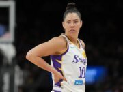 La lesión de Kelsey Plum es un golpe para las chispas y la temporada de la WNBA