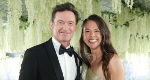 El romance de Hugh Jackman y Sutton Foster se topa con un ‘obstáculo’ cuando la nueva novia del actor australiano se encuentra en una relación con su ex esposa: ‘Está empezando a entender cómo se sentía Dev’