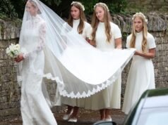 ¡Estas son las hermanas! La hija de Harriet Spurling, Georgina, de 14 años, los hijos de Peter Phillips, Savannah, de 15, e Isla, de 14, se unieron a la novia para las nupcias reales.